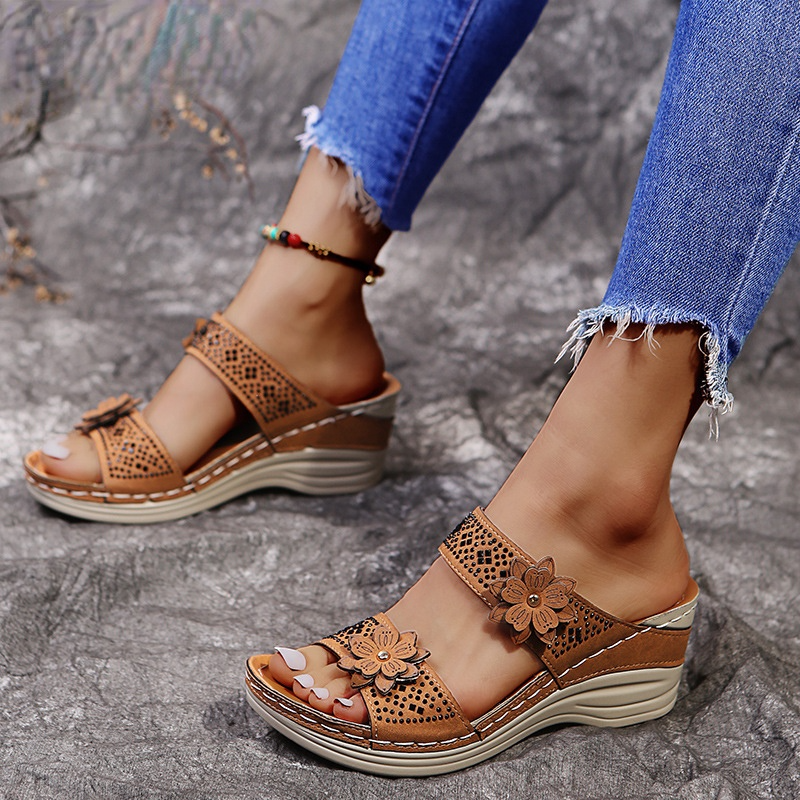 Women's Leisa Skip Comfortable Flat Sandals