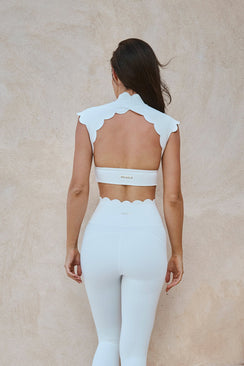 Women's Scallop Cutout Mock Neck Sports Bra